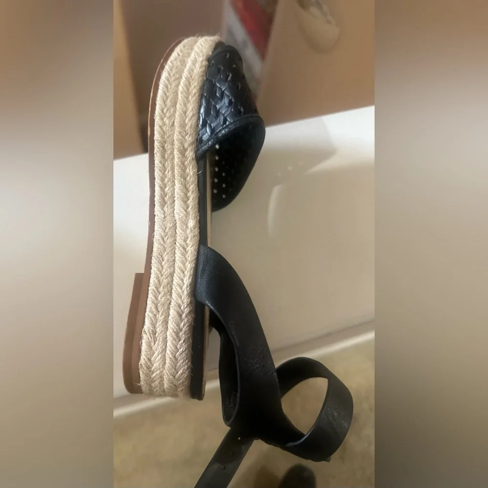 Women’s Vince Camuto Kovya Black Espadrille Platform Sandals. Size is‎ 6.5.